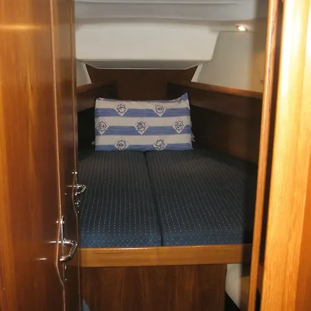 Bateau-hôtel Scugnizza